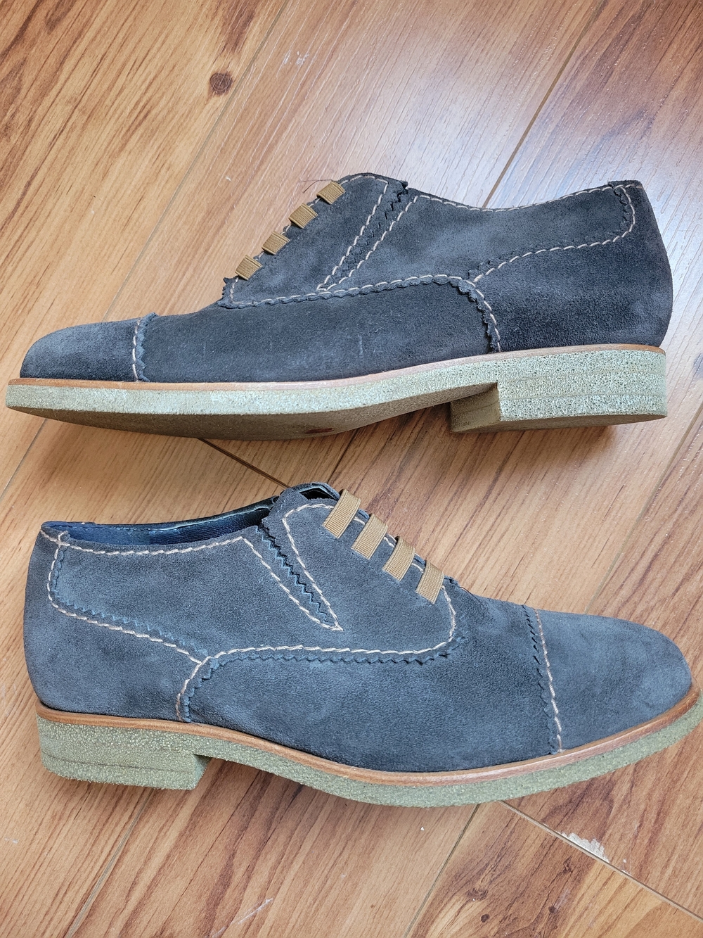 Women's Gray Suede Lace-Up Flats with Contrast Stitching